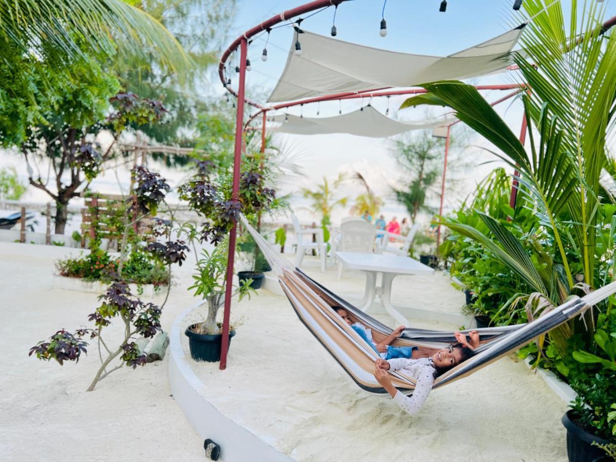 Pelican Beach остров Маафуши Екстериор снимка