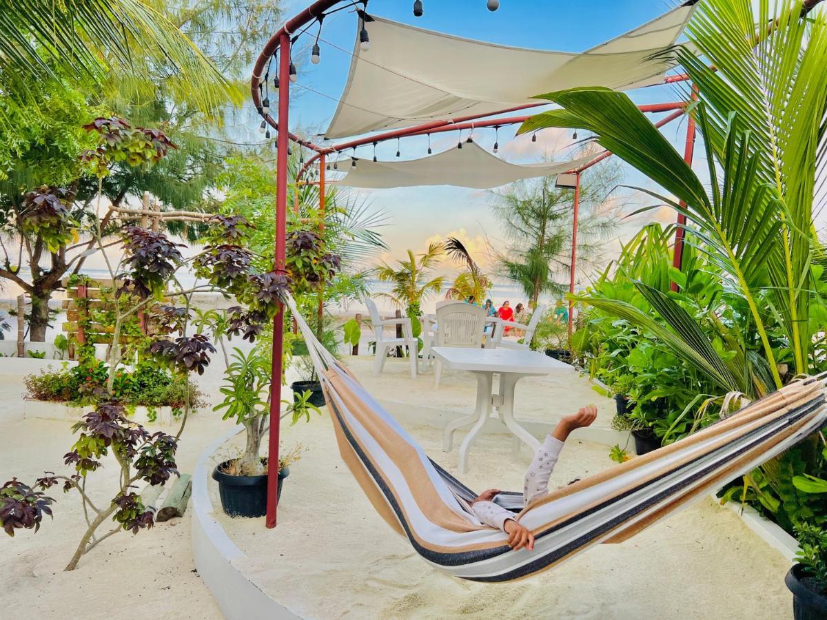 Pelican Beach остров Маафуши Екстериор снимка