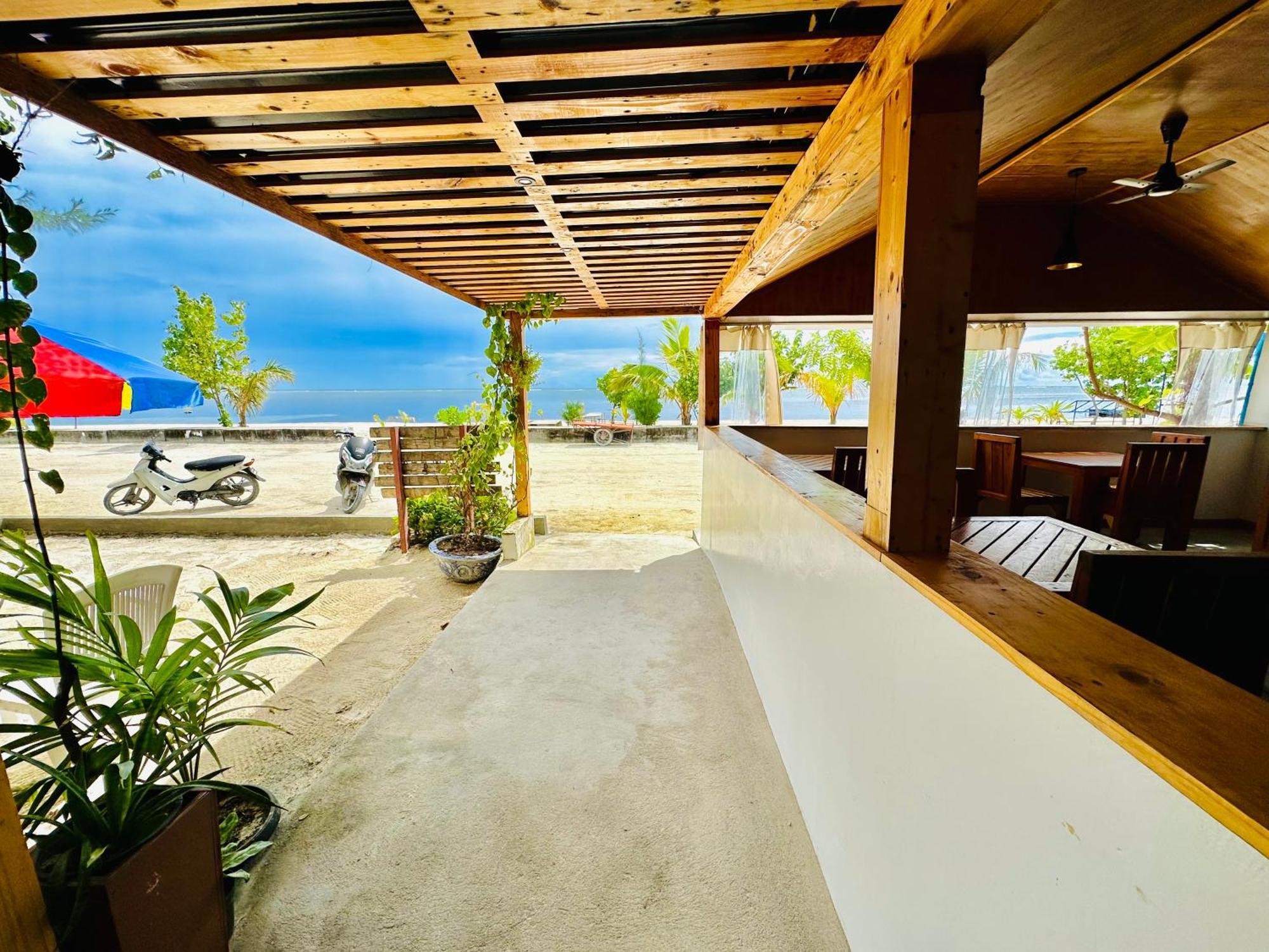 Pelican Beach остров Маафуши Екстериор снимка